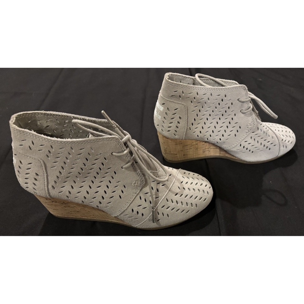 TOMS Desert Wedge Drizzle Grey Genuine Suede Perforated Leaf Women’s Size 7.5